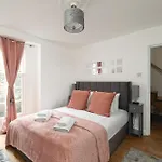 Spacious Apt With Garden In Central London