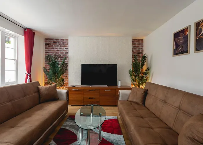 Spacious Apt With Garden In Central London
