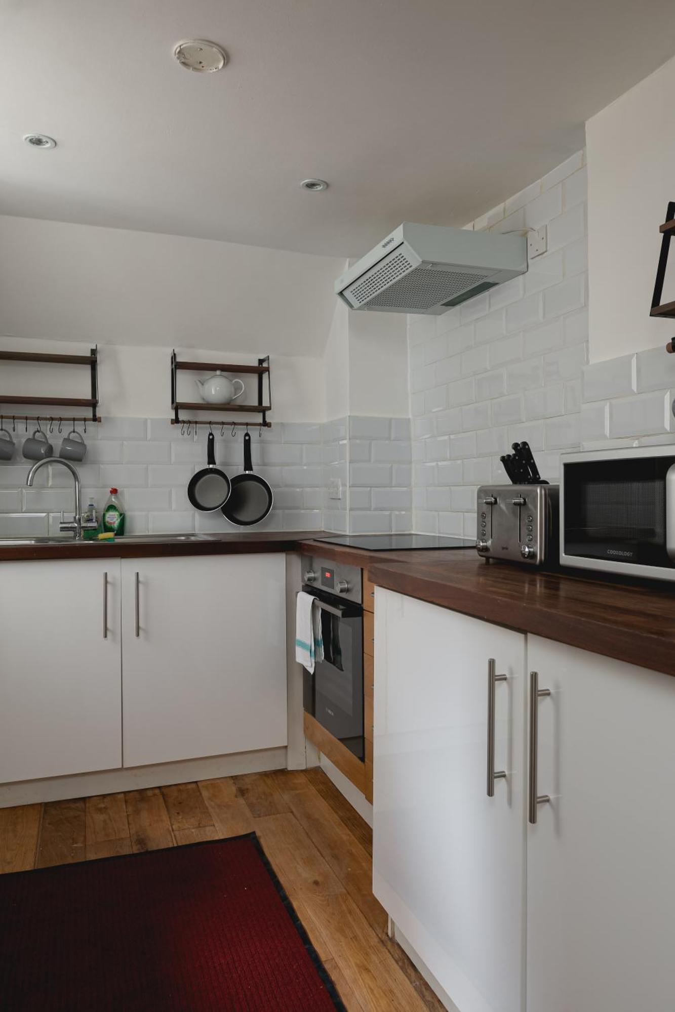Spacious With Garden In *