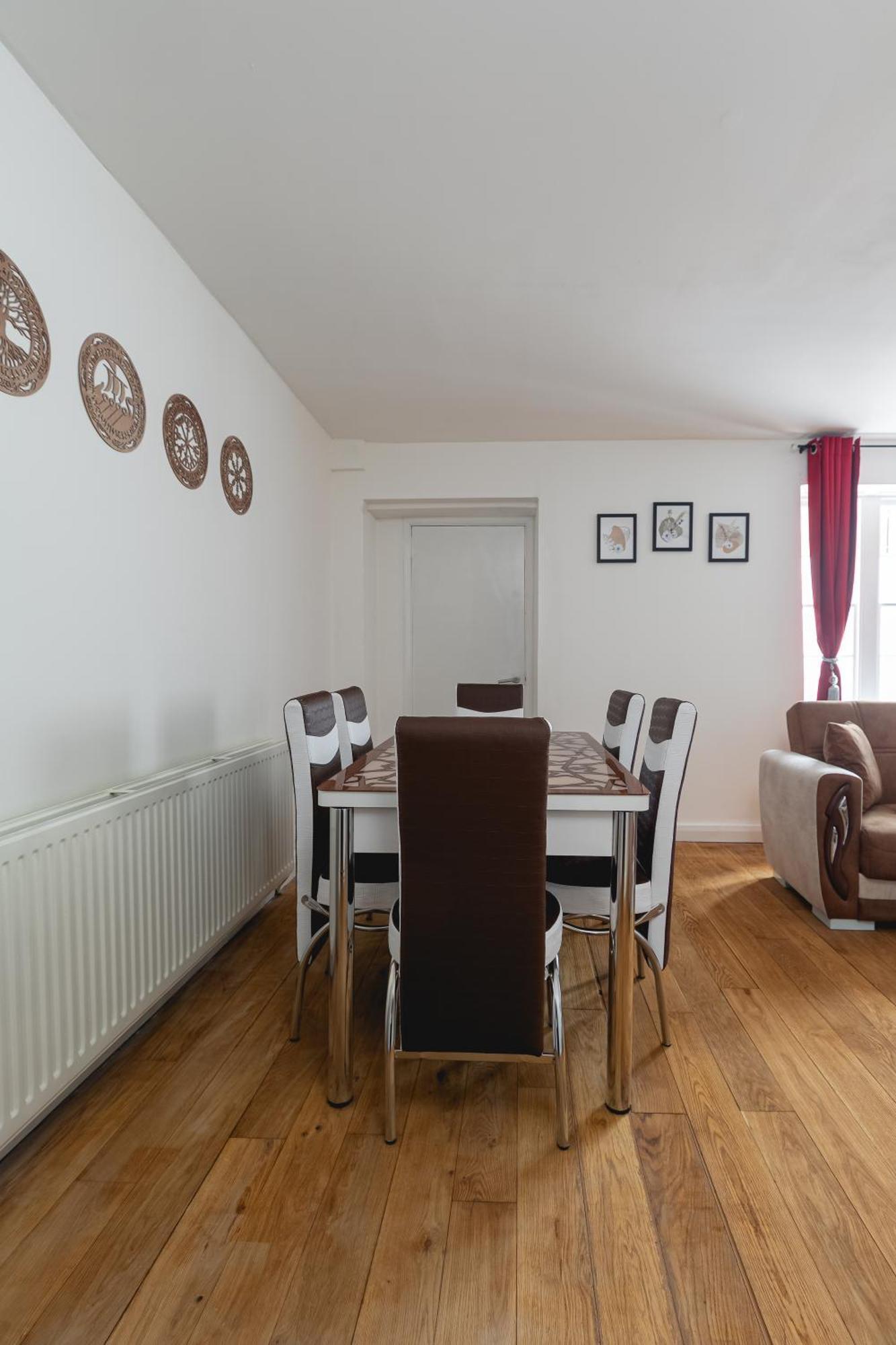 Spacious With Garden In