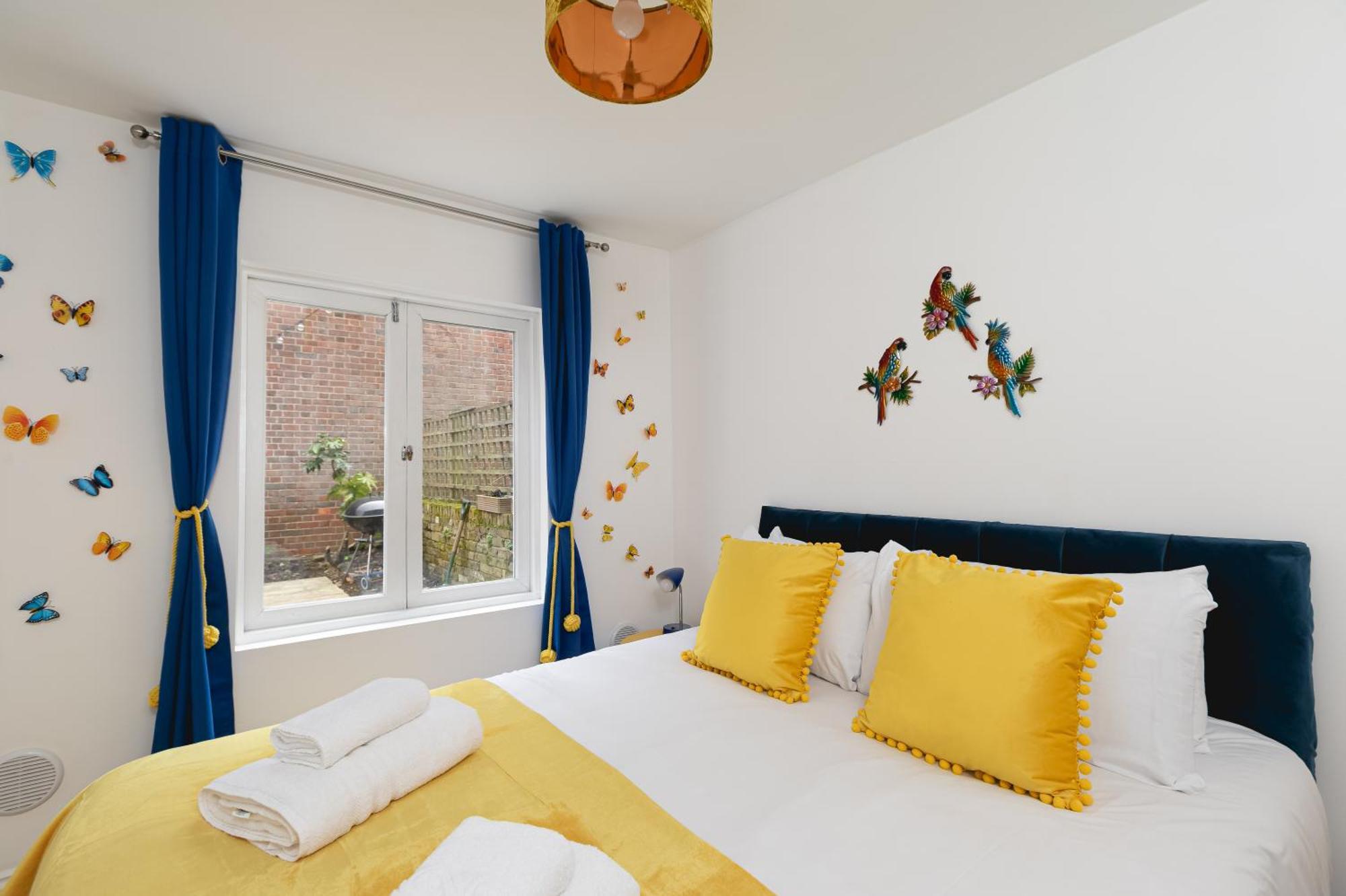 Apartament Spacious With Garden In *