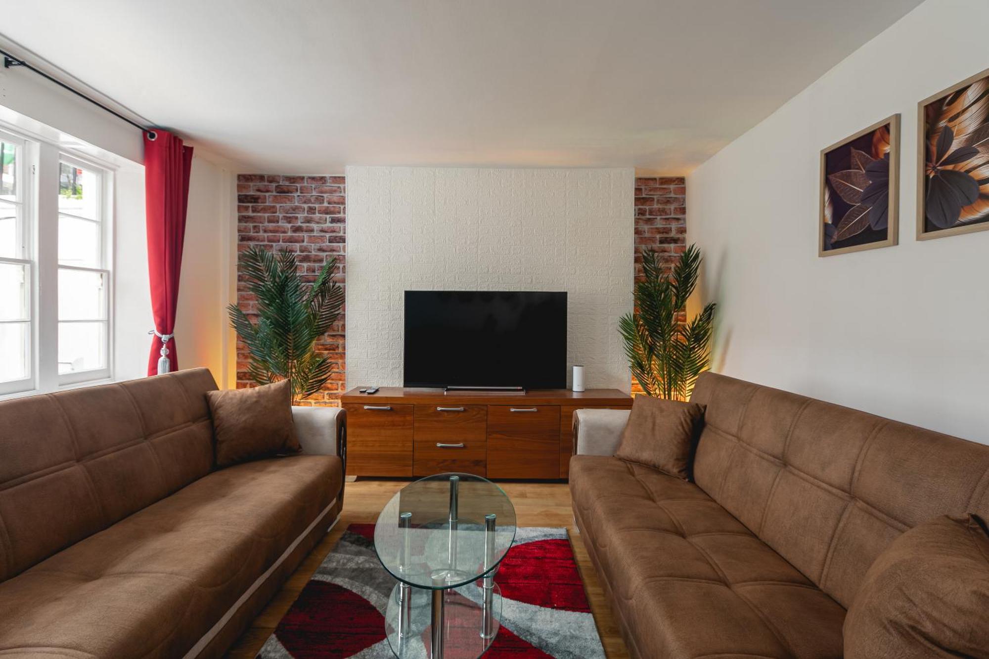 Spacious With Garden In Londra