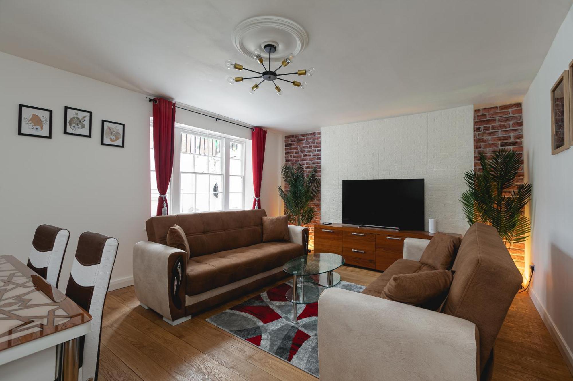 Spacious With Garden In Londra