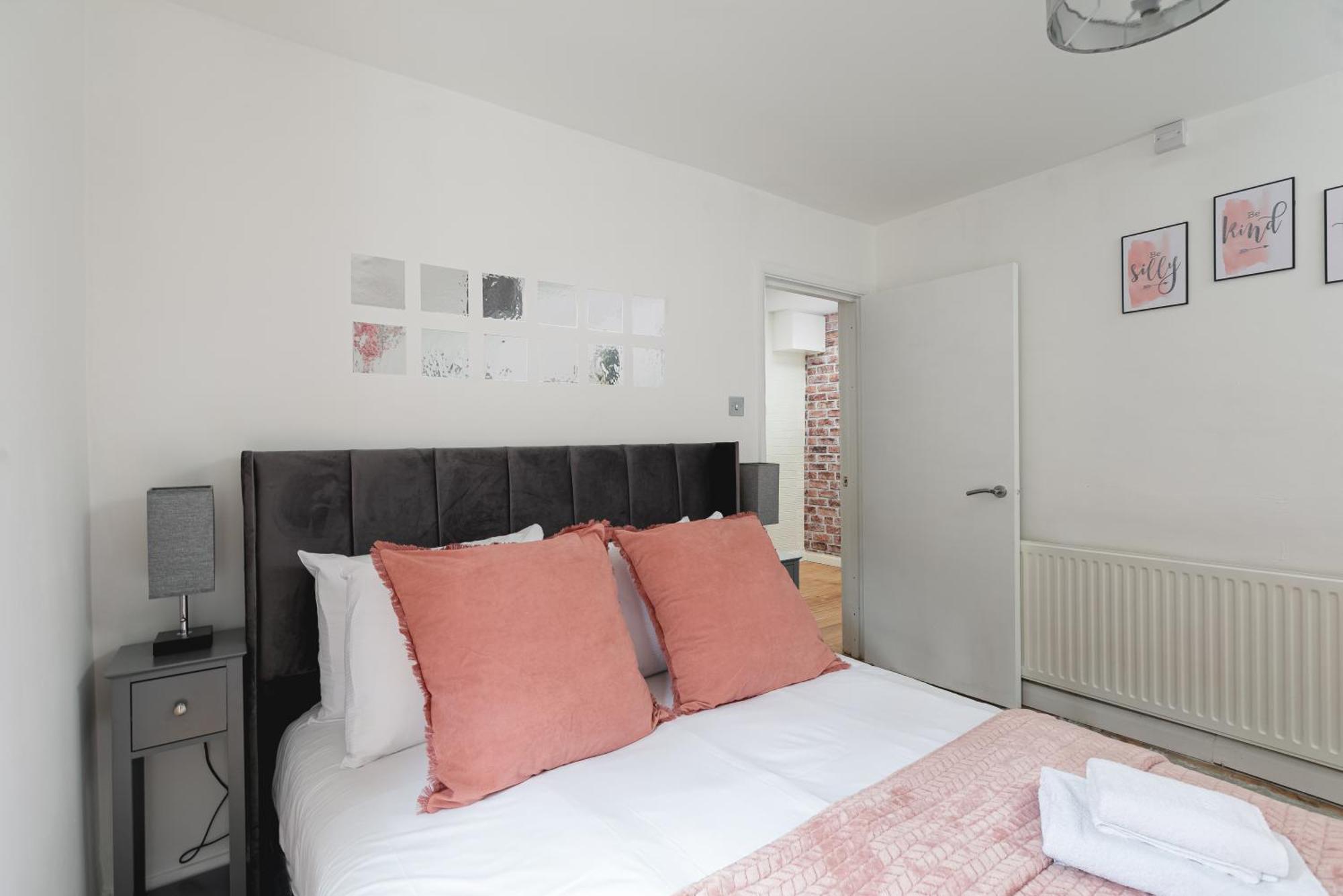 Appartamento Spacious With Garden In Londra