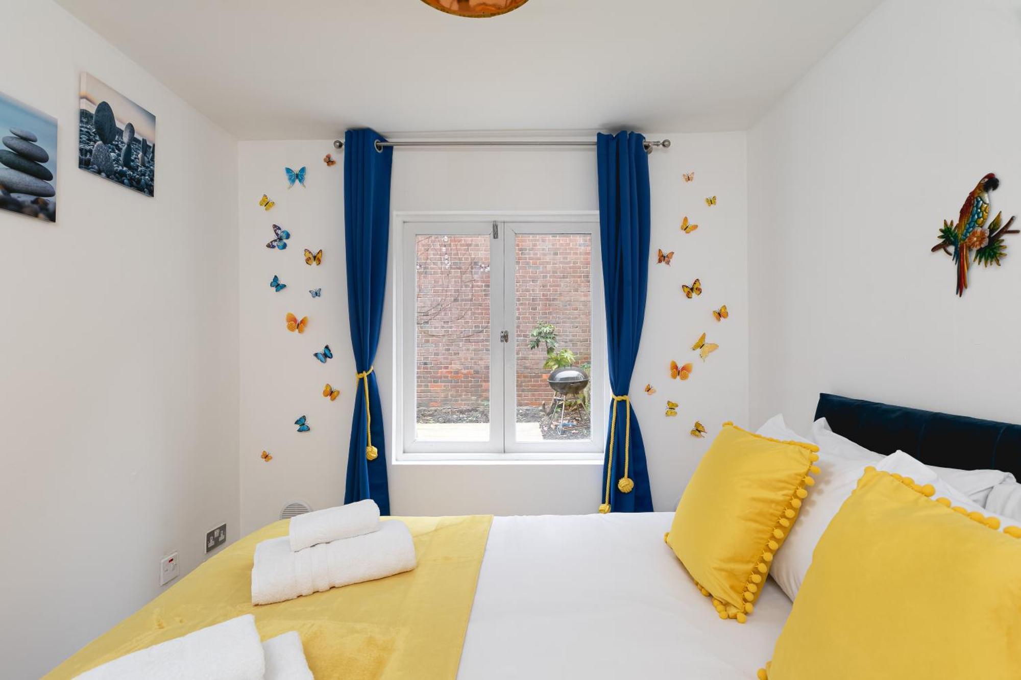 Spacious With Garden In * Londra